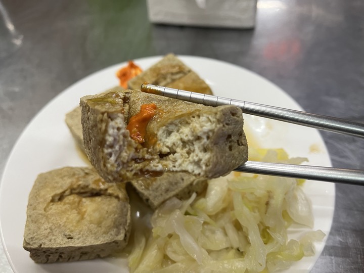 [食記] 金佳脆皮臭豆腐，台灣新竹北區，超酥脆臭豆腐配上酸甜果香泡菜！