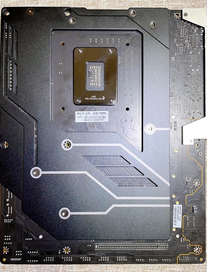 【開箱】女武神 Z690A VALKYRIE 主機版 DDR4