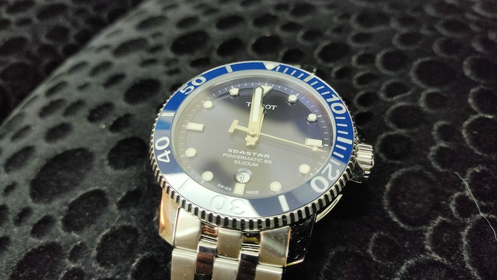 天梭Tissot seastar 1000 powermatic 80 silicium 矽游絲版本 開箱 (T1204071104101)