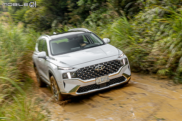 Hyundai Santa Fe GLTH-D 4WD 試駕|四驅、油電、豐富配備我都要!