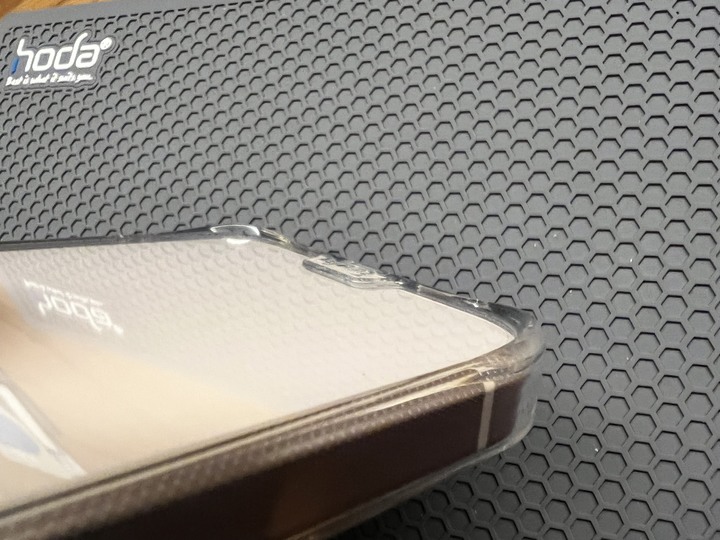 [分享文] iPhone 13 粉色 + Hoda 抗藍光玻璃貼 +Hoda 晶石玻璃殼 + Hoda 燒鈦鏡頭貼 + 泡泡支架