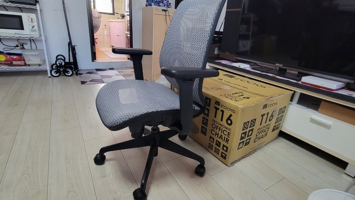 舒適又通透 irocks t16 人體工學網椅開箱