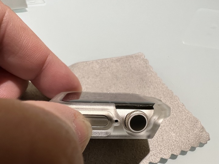 [分享文] UAG Apple Watch 透明 耐衝擊保護殼 + [U] Apple Watch 灰色 舒適矽膠錶帶 + Apple Watch 41mm 星光白