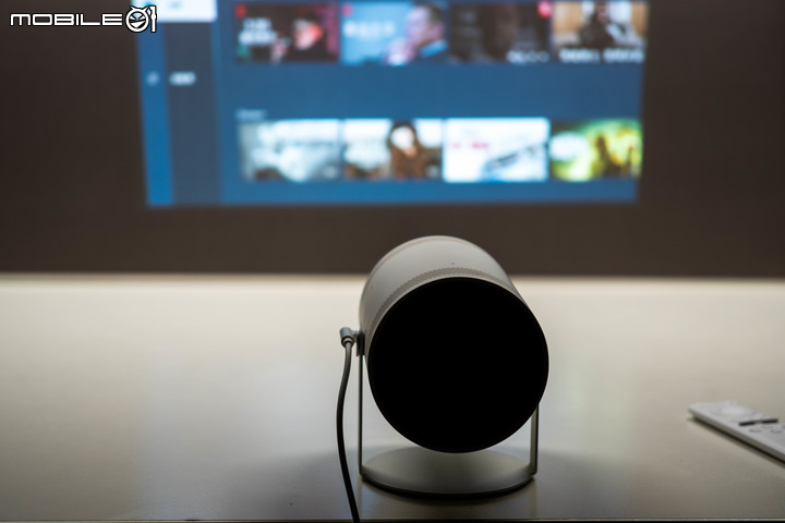 Samsung The Freestyle 迷你行動投影機試用 小巧身形卻能智慧投放大畫面感受