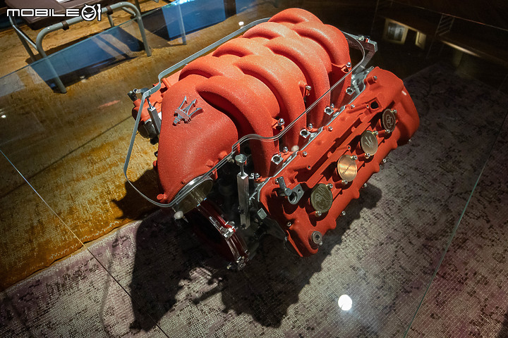 【設計選品】vol.01 MOT 明日選品 x 義大利經典設計：一睹全球限量 Ferrari V12 引擎書盒、獨家蒐藏 Maserati V8 引擎桌...以經典淬煉不凡！