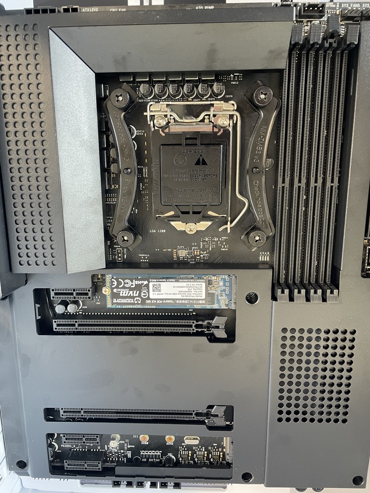 【開箱】聯力O11 Dynamic MINI 機殼內加裝14吋螢幕