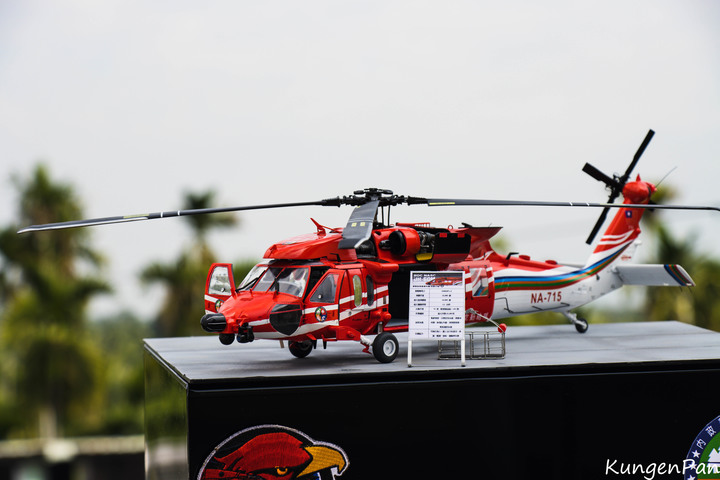 點我看大圖 1/35 空中勤務總隊 UH-60M-14 重裝型黑鷹直升機製作紀實