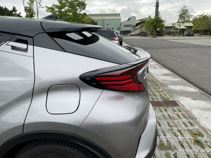 2021 Toyota C-HR 真一年使用體驗、心得與優缺點盤點