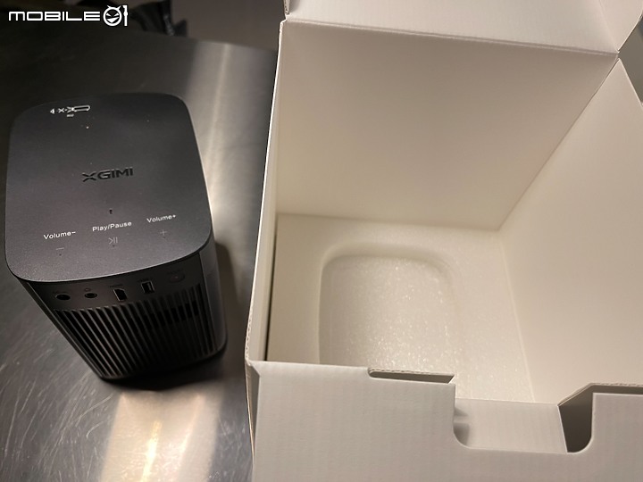 【業餘開箱】XGIMI 極米 HALO+ 可攜式智慧投影機 → 同場加映 端午攜出同樂