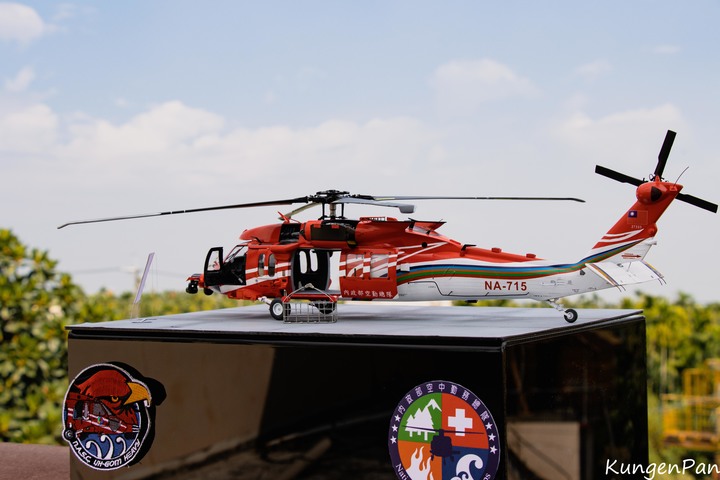 點我看大圖 1/35 空中勤務總隊 UH-60M-14 重裝型黑鷹直升機製作紀實