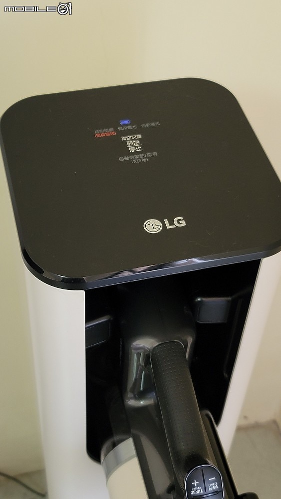 捏著買下手 LG A9T無線吸塵器