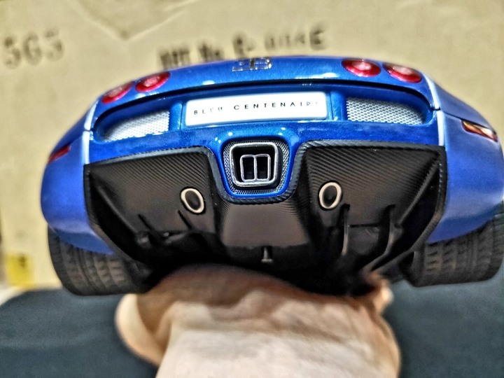【模型分享】百年限定，舉世無雙！1/18 Bugatti Veyron EB 16.4 Bleu Centenaire Edition