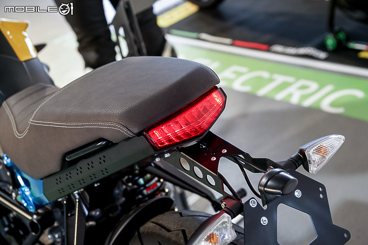 Energica EVA Esse Esse 9+ 賽道重點試駕｜百萬內復古電能車 看似乖巧卻很狂妄