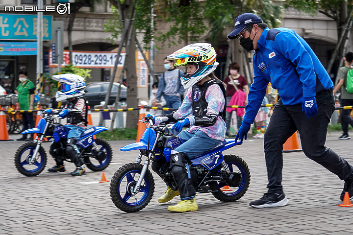 【採訪】YAMAHA 親子機車教室 2022 首場開課！安駕不分年齡層 會腳踏車就能 PW50 輕鬆騎上手！