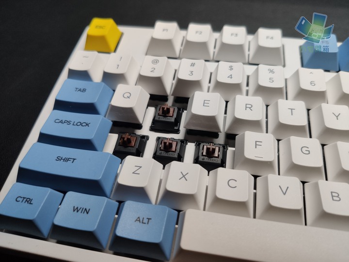 【小宅開箱】復古碰撞無線新技術 ikbc w210 藍牙雙模無線機械鍵盤開箱