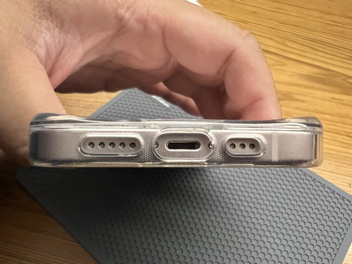 [分享文] iPhone 13 粉色 + Hoda 抗藍光玻璃貼 +Hoda 晶石玻璃殼 + Hoda 燒鈦鏡頭貼 + 泡泡支架