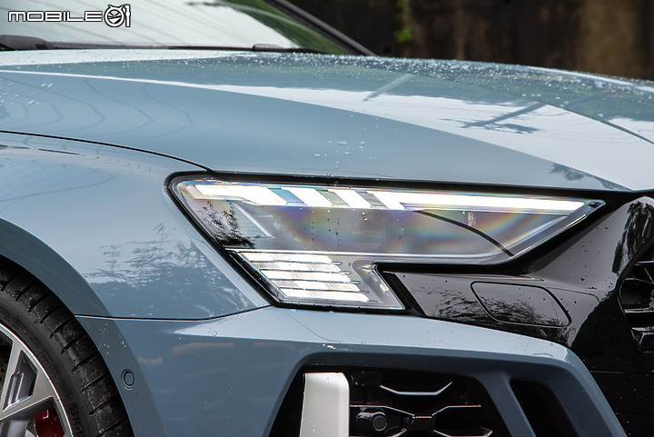 越級打怪沒在怕!Audi RS 3 Sportback 雨中激戰!