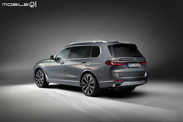 【海外新訊】全新外觀面容、內裝換上曲面大螢幕，BMW小改款X7正式登場！