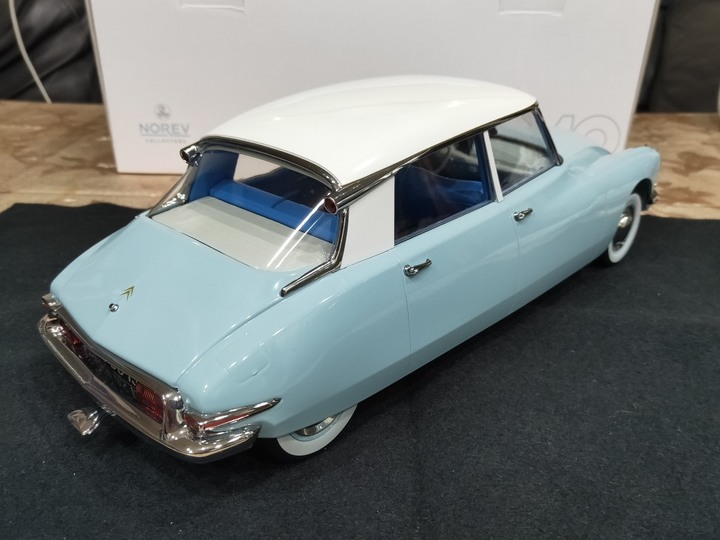 【模型開箱】時尚尖端的法國女神！1/12 Norev Citroen DS 19