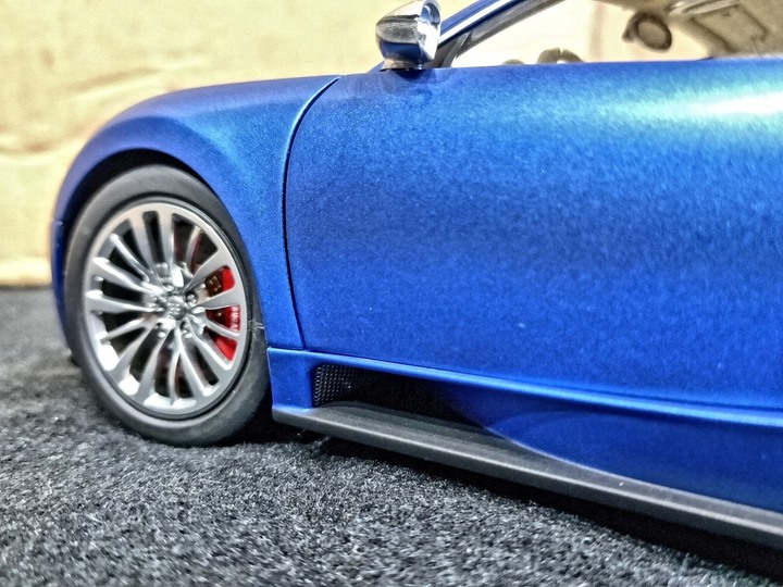 【模型分享】百年限定，舉世無雙！1/18 Bugatti Veyron EB 16.4 Bleu Centenaire Edition
