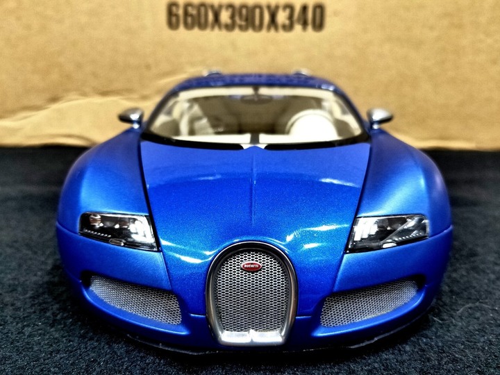 點我看大圖 【模型分享】百年限定,舉世無雙!1/18 Bugatti Veyron EB 16.4 Bleu Centenaire Edition