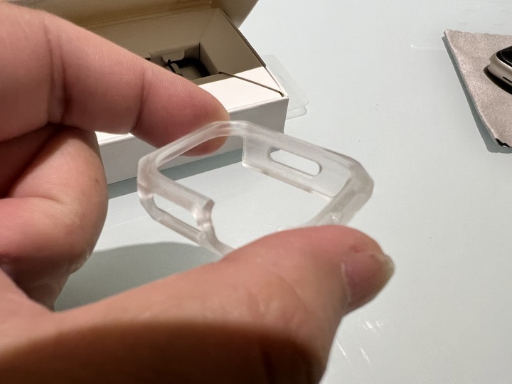 [分享文] UAG Apple Watch 透明 耐衝擊保護殼 + [U] Apple Watch 灰色 舒適矽膠錶帶 + Apple Watch 41mm 星光白