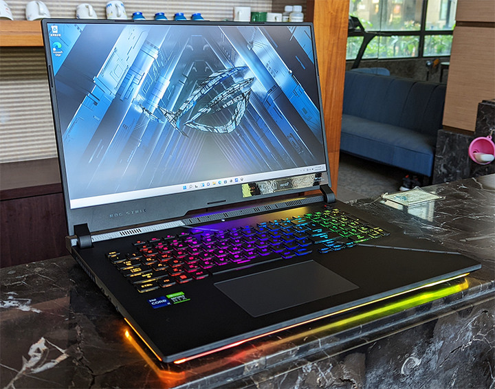Road to SCAR…ROG SCAR 17 G733ZM開箱