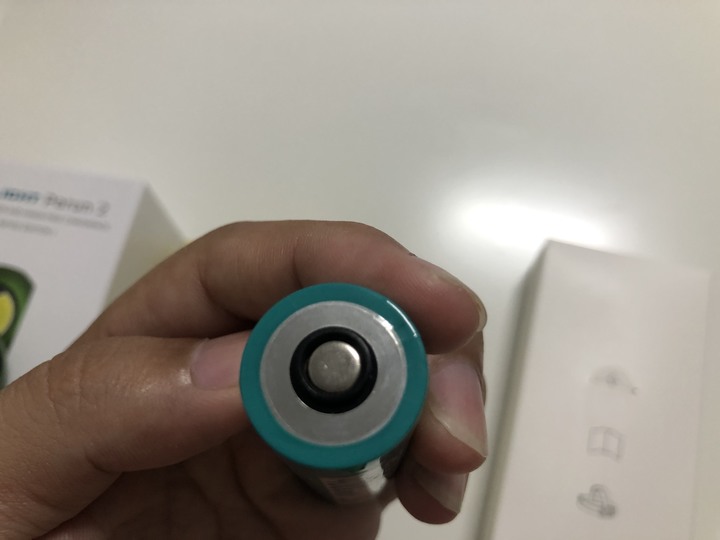 [開箱]OLIGHT Perun 2 2500流明EDC 90度燈