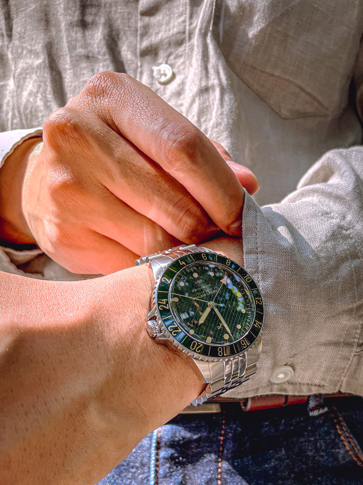 【設計師評價】About Vintage 1954 GMT 綠海龜，我的首支 GMT 手錶開箱