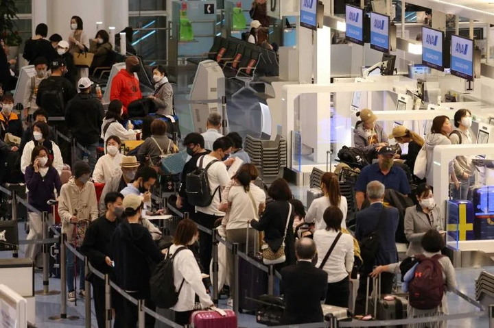 日本大解禁機場湧人潮「報復性出國」 出遊夏威夷航班100％客滿