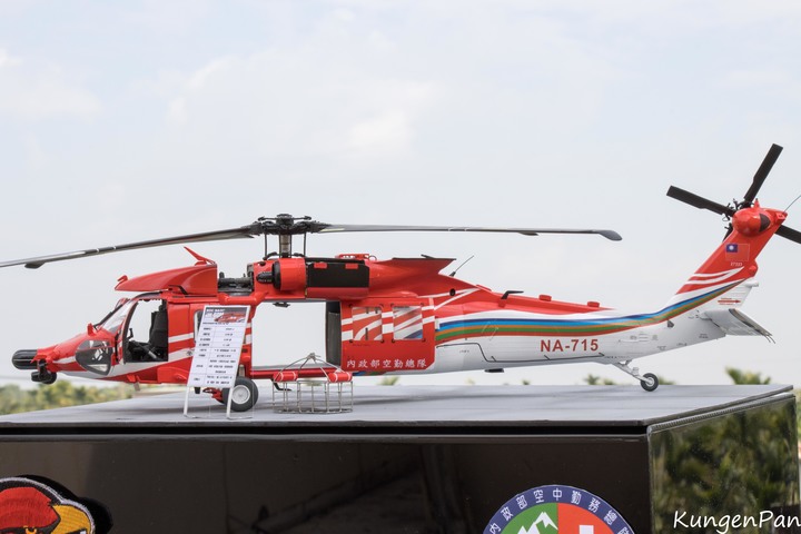 點我看大圖 1/35 空中勤務總隊 UH-60M-14 重裝型黑鷹直升機製作紀實