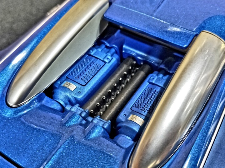 【模型分享】百年限定，舉世無雙！1/18 Bugatti Veyron EB 16.4 Bleu Centenaire Edition