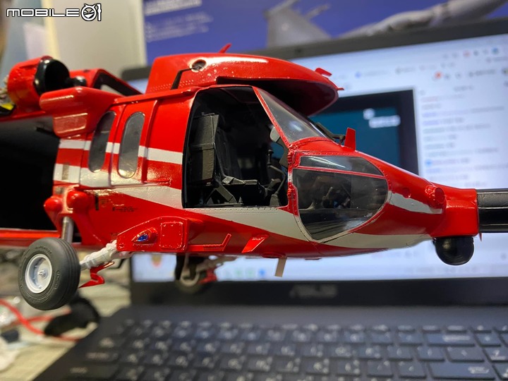 點我看大圖 1/35 空中勤務總隊 UH-60M-14 重裝型黑鷹直升機製作紀實