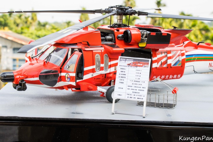 點我看大圖 1/35 空中勤務總隊 UH-60M-14 重裝型黑鷹直升機製作紀實