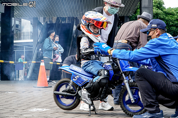 【採訪】YAMAHA 親子機車教室 2022 首場開課！安駕不分年齡層 會腳踏車就能 PW50 輕鬆騎上手！