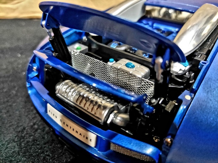 【模型分享】百年限定，舉世無雙！1/18 Bugatti Veyron EB 16.4 Bleu Centenaire Edition