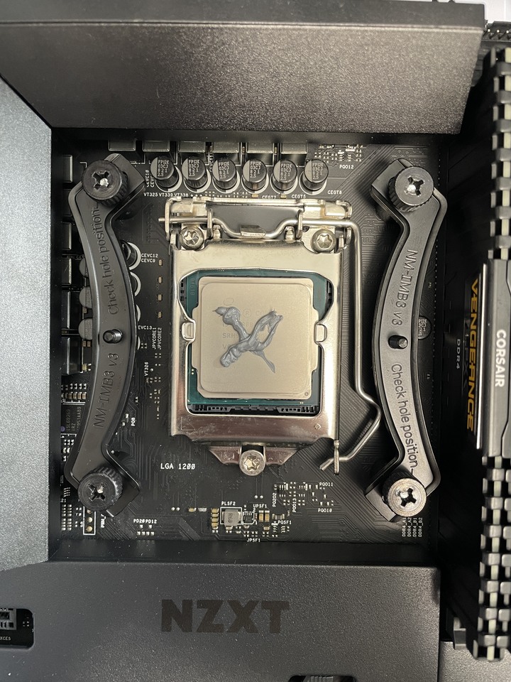 【開箱】聯力O11 Dynamic MINI 機殼內加裝14吋螢幕