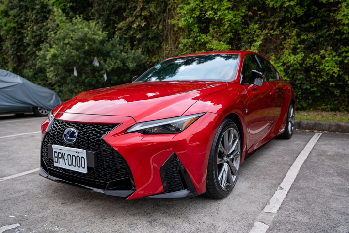 Lexus 2022 IS300h F SPORT 購車紀錄