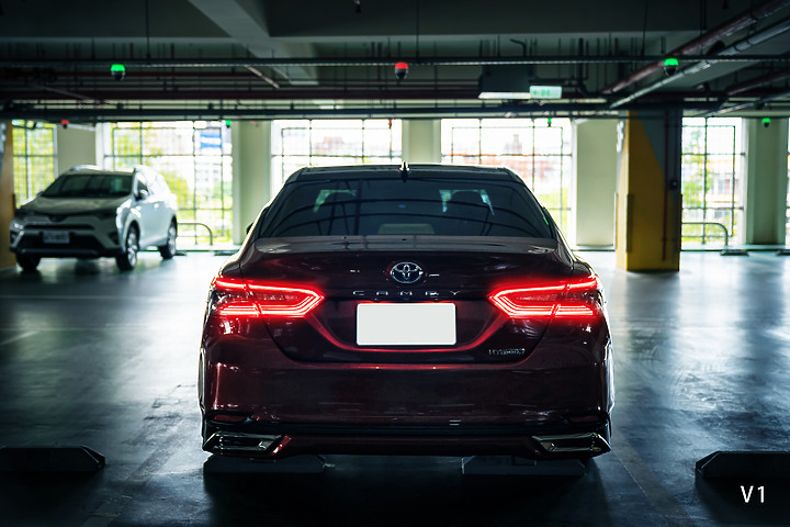 點我看大圖 2021 Camry Hybrid 8.5代 油電 旗艦紅 微開箱&四個月使用心得