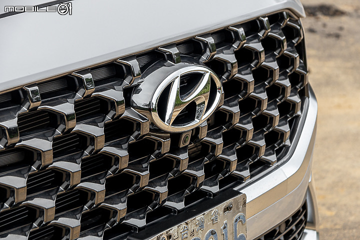 Hyundai Santa Fe GLTH-D 4WD 試駕|四驅、油電、豐富配備我都要!
