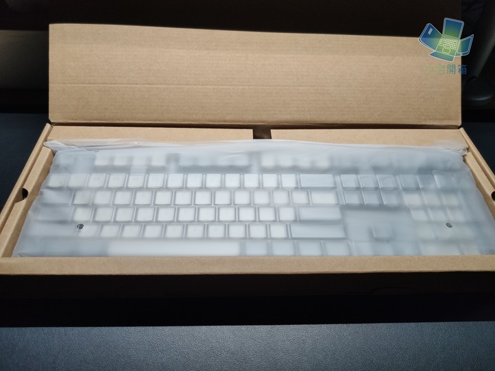 【小宅開箱】復古碰撞無線新技術 ikbc w210 藍牙雙模無線機械鍵盤開箱