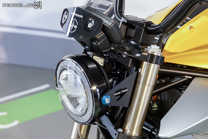 Energica EVA Esse Esse 9+ 賽道重點試駕｜百萬內復古電能車 看似乖巧卻很狂妄
