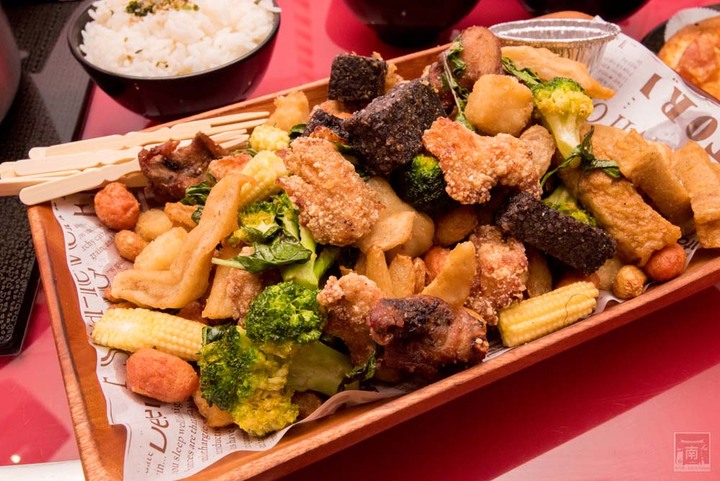 【臺南美食】點貳鍋三火鍋就送賓士ktv南紡店兩小時歡唱|邊吃鍋邊唱歌0起|多款風格包廂|主廚熬煮湯頭|包廂內有空氣清淨機~貳鍋三火鍋&賓士ktv南紡店