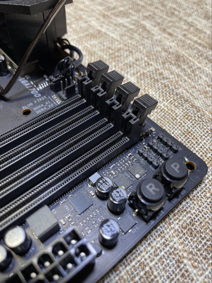 【開箱】女武神 Z690A VALKYRIE 主機版 DDR4