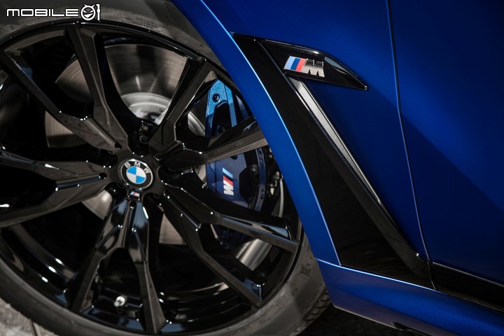 【海外新訊】全新外觀面容、內裝換上曲面大螢幕，BMW小改款X7正式登場！