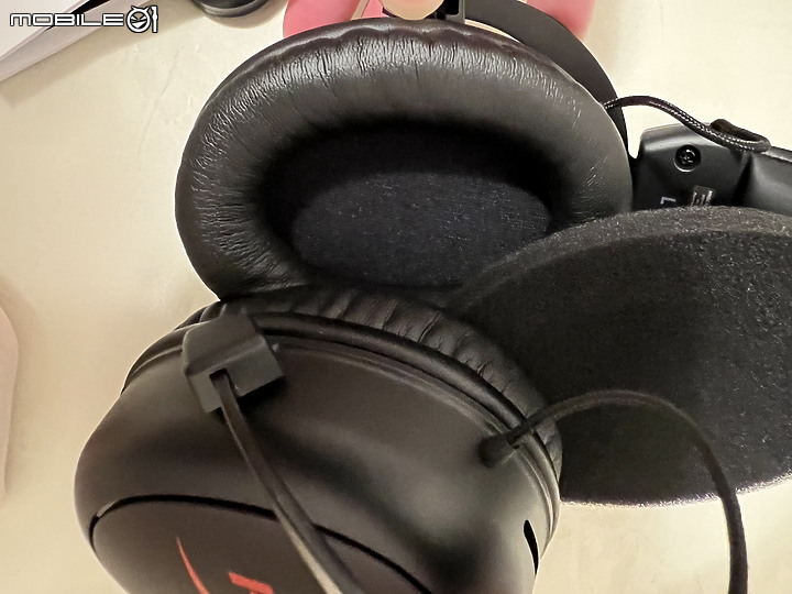 點我看大圖 開箱 HyperX Cloud Core Wireles DTS 遊戲耳機