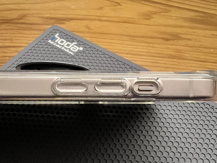 [分享文] iPhone 13 粉色 + Hoda 抗藍光玻璃貼 +Hoda 晶石玻璃殼 + Hoda 燒鈦鏡頭貼 + 泡泡支架
