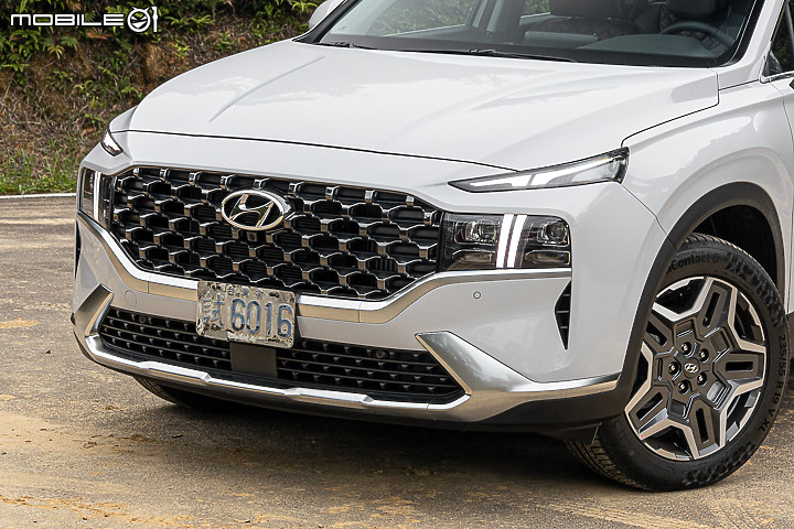 Hyundai Santa Fe GLTH-D 4WD 試駕|四驅、油電、豐富配備我都要!