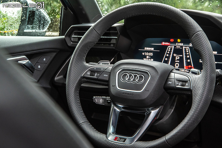 越級打怪沒在怕!Audi RS 3 Sportback 雨中激戰!