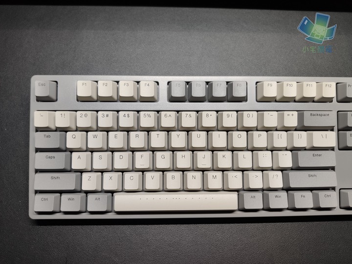 【小宅開箱】復古碰撞無線新技術 ikbc w210 藍牙雙模無線機械鍵盤開箱